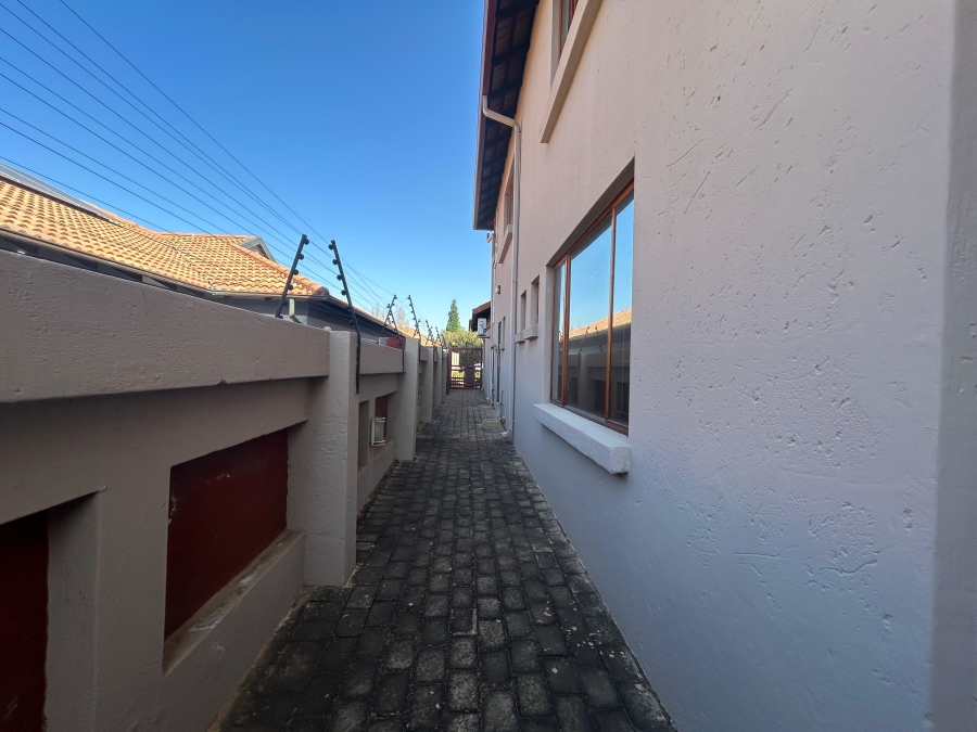 5 Bedroom Property for Sale in Birdwood Estate North West